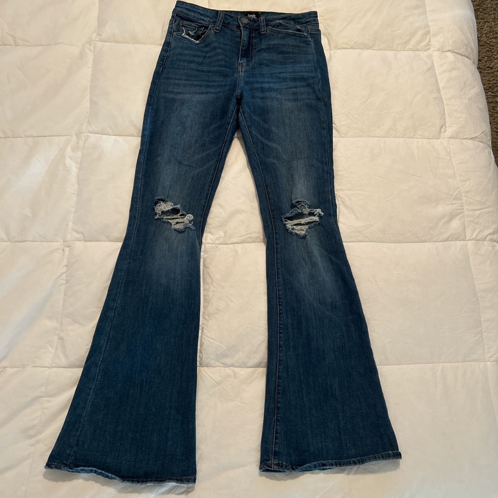 Ripped jeans, boot cut!